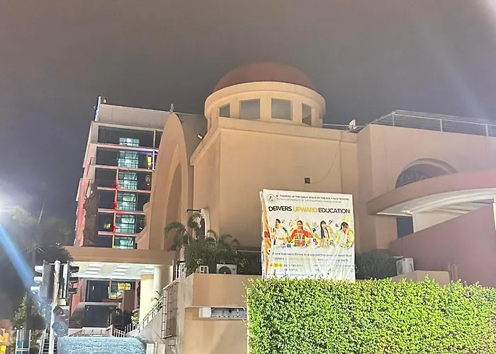 Santis Place Condotels 81 Newport Across Naia Terminal 3 - Runway Aparthotel 4*